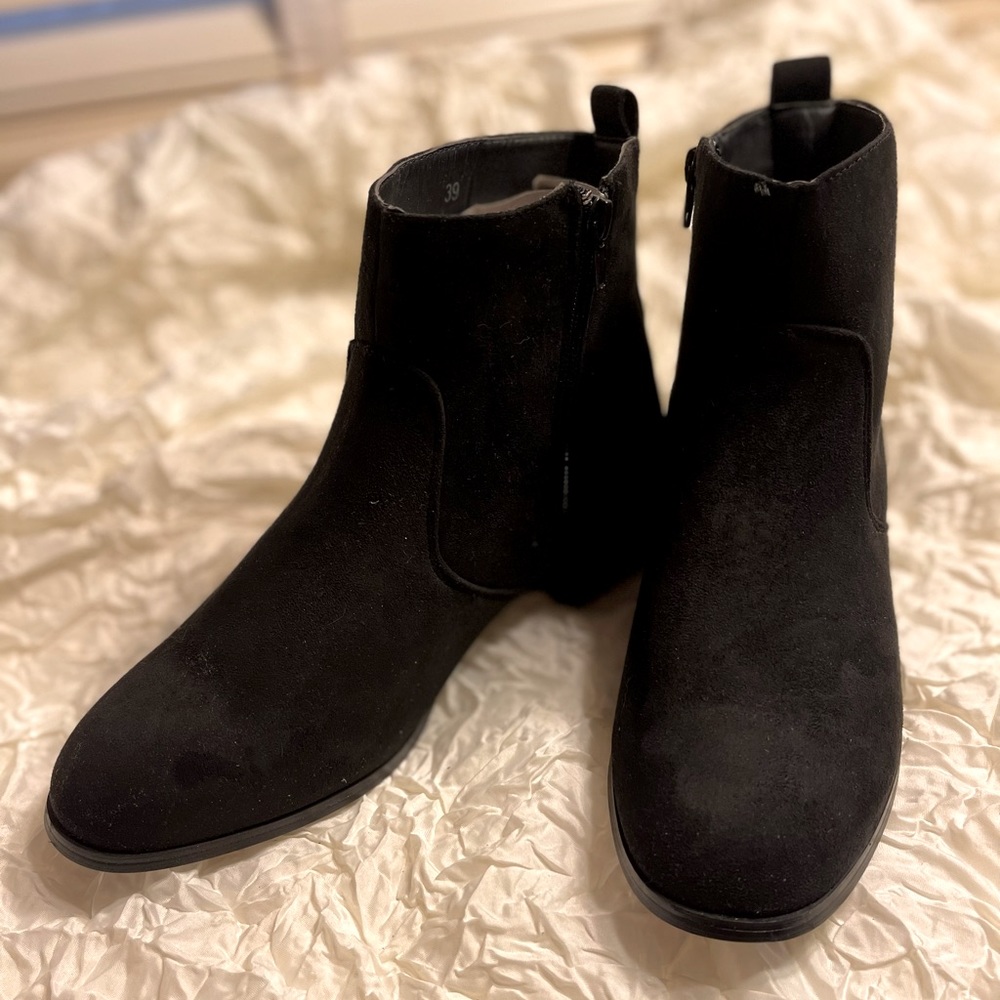 Black synthetic suede Western style ankle boots.  NWT Size 39